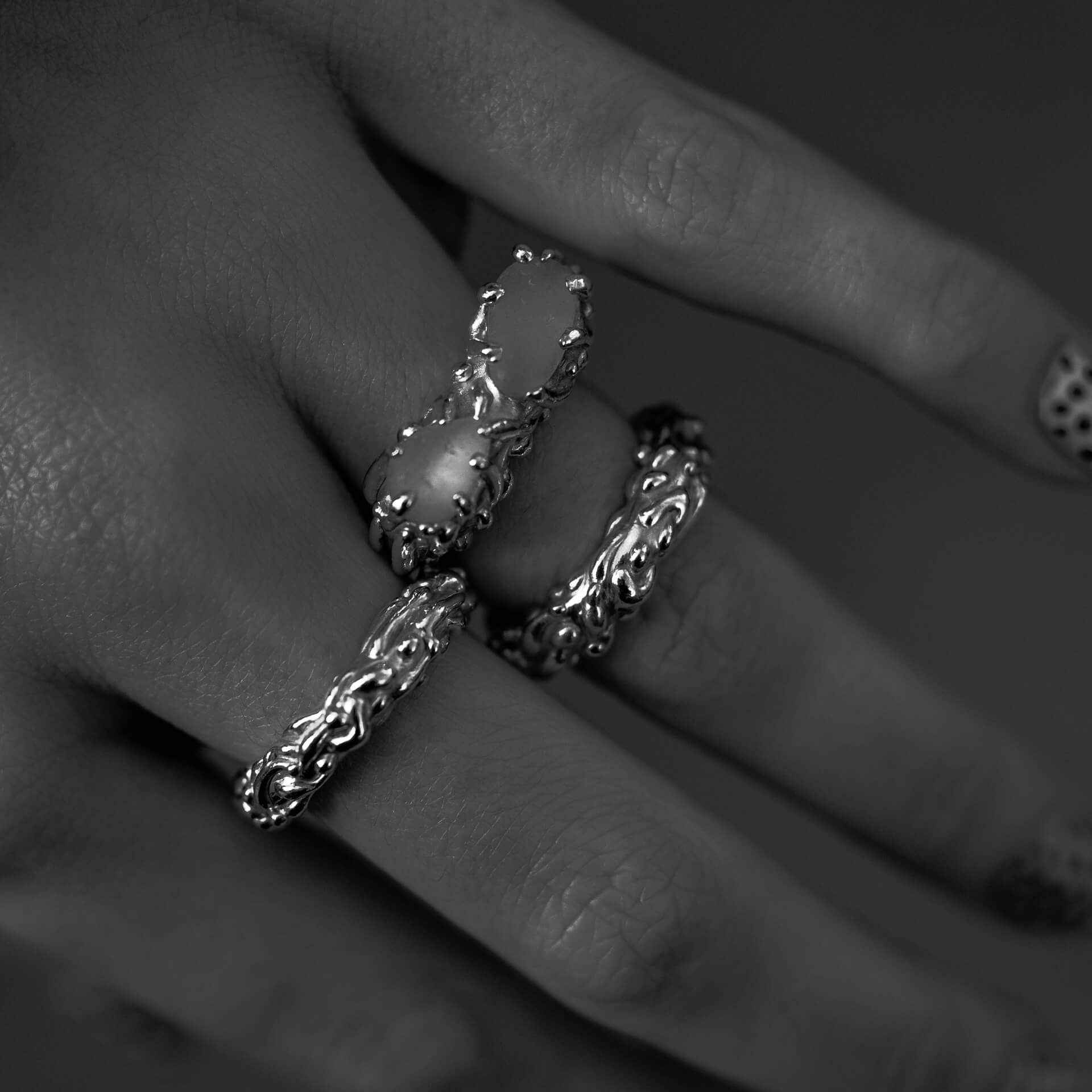 doublewhite-dewys_hand_square